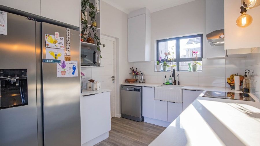 3 Bedroom Property for Sale in Burgundy Estate Western Cape